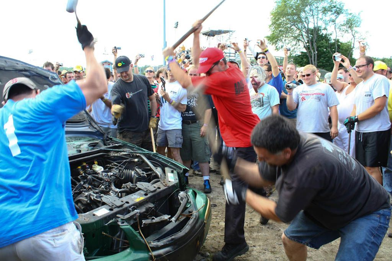 Illustration for article titled The 24 Hours Of LeMons New England 2009 Über Gallery, Part 4